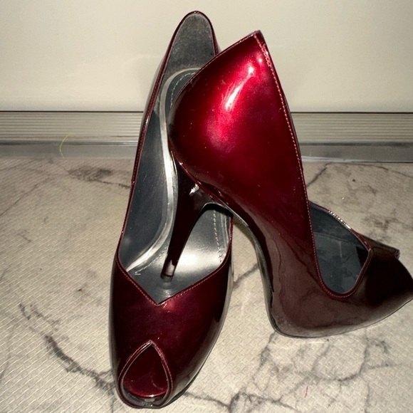 Stuwart Weitzman red metallic leather peep toe heel 9.5 Christmas holiday formal - Picture 8 of 15